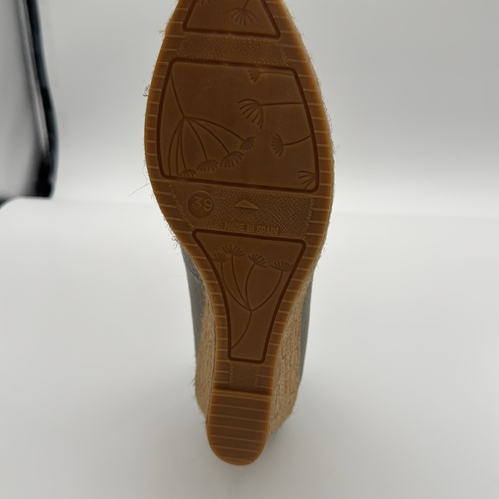 Women’s Viscata Barcelona V Cut Wedges - Picture 4 of 5